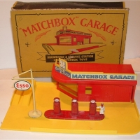 Matchbox Garage MG1 in Red